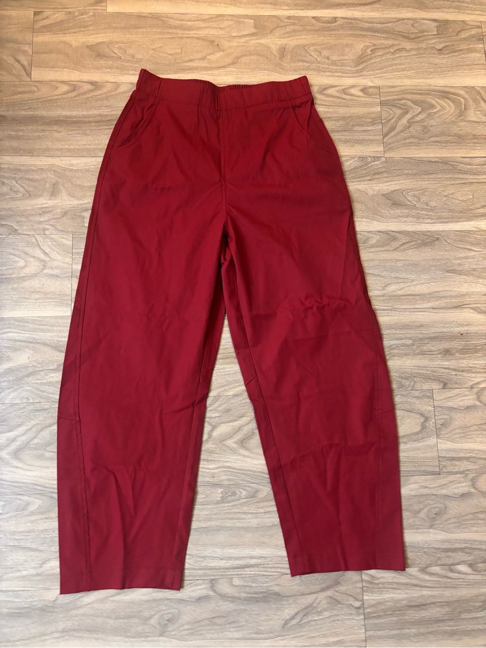 Women's Elastic-Waist Chinos in Deep Red